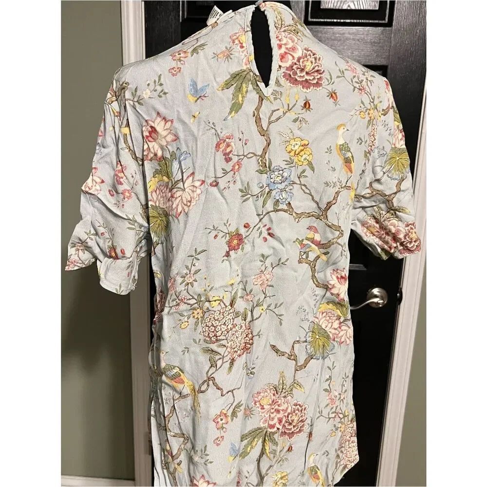H&M Light Blue Floral Chinoiserie Short Sleeve Top - Picture 2 of 3